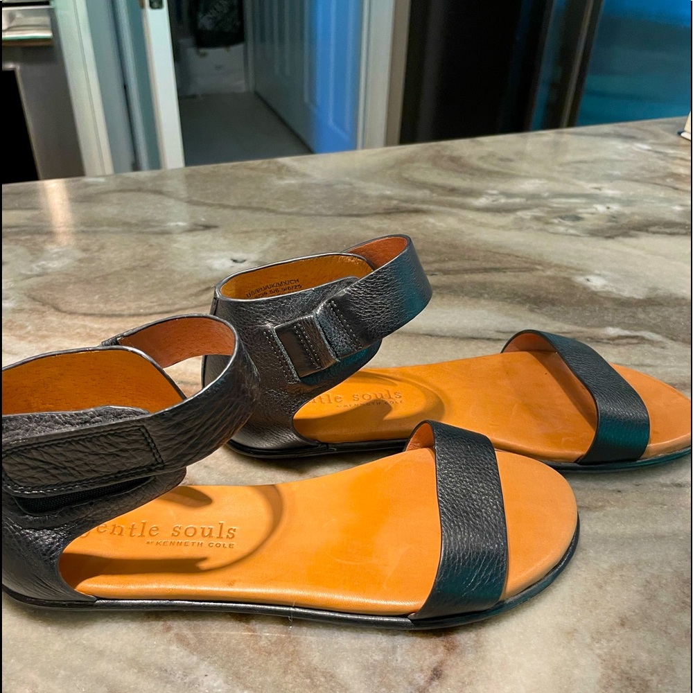 Gentle Souls black strappy shoes, size 81/2